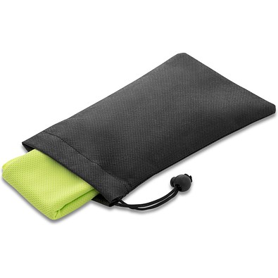 BERNAL. Sporthandtuch aus recyceltem Polyester (100% rPET) dient zur Erfrischung mit Vliesstoffbeutel, Hellgrün