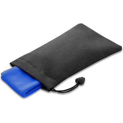 BERNAL. Sporthandtuch aus recyceltem Polyester (100% rPET) dient zur Erfrischung mit Vliesstoffbeutel, Königsblau