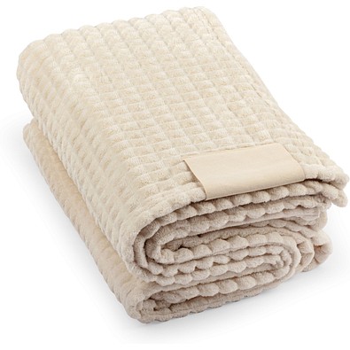 CELINE. Decke aus recyceltem Polyester (100 % rPET) mit einem Aufnäher zur individuellen Veredelung, Beige